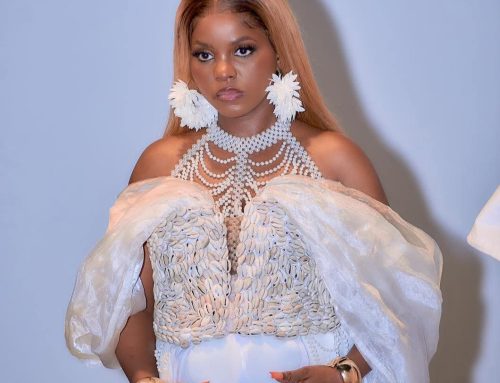 Video + Download Daphne – Amour intouchable directed by Tcheck